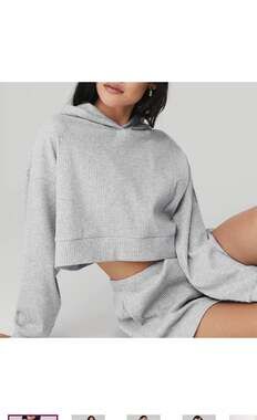 Alo Yoga Muse Ribbed Cropped Hoodie in Athletic Heather Grey